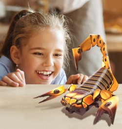 Детский конструктор в виде скорпиона. Собираем пустынного хищника